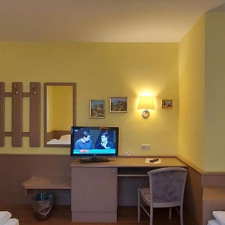 Hotel Astoria Bergrheinfeld Buitenkant foto