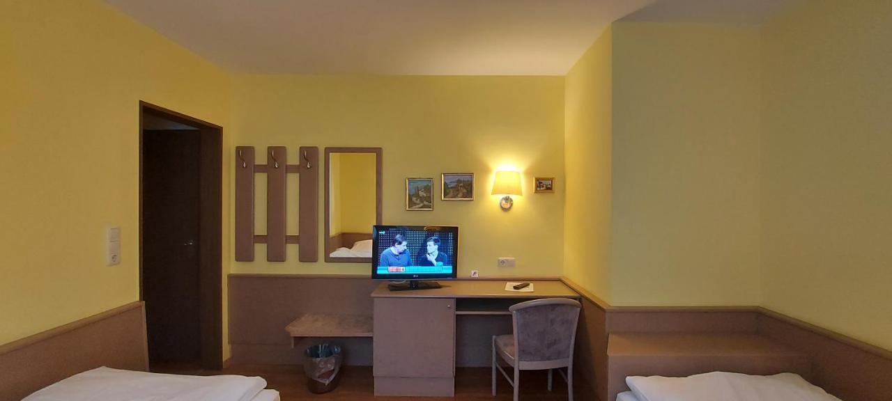 Hotel Astoria Bergrheinfeld Buitenkant foto