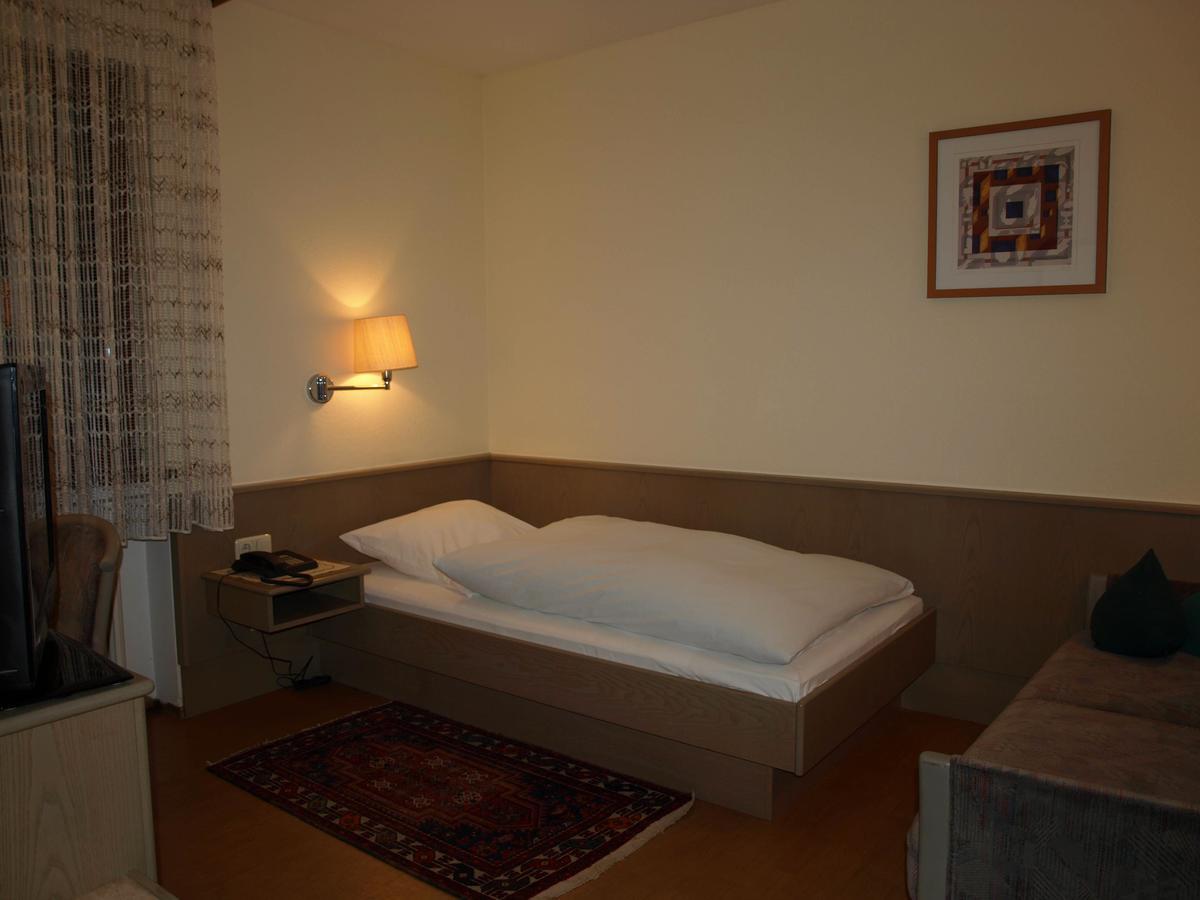 Hotel Astoria Bergrheinfeld Buitenkant foto